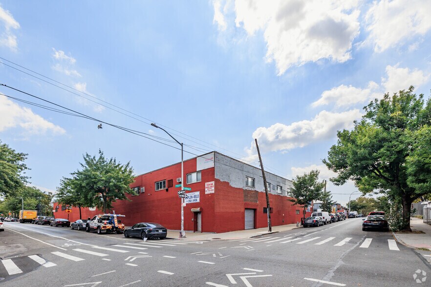 More Photos Of 1831 Starr St, Ridgewood Warehouse For Lease