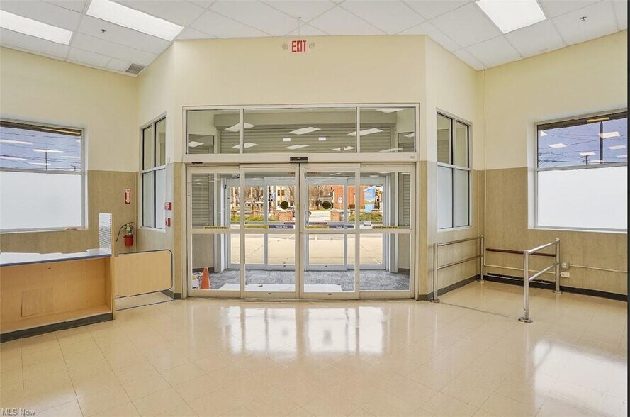 More Photos Of 475 E 185th St, Euclid Drugstore For Sale