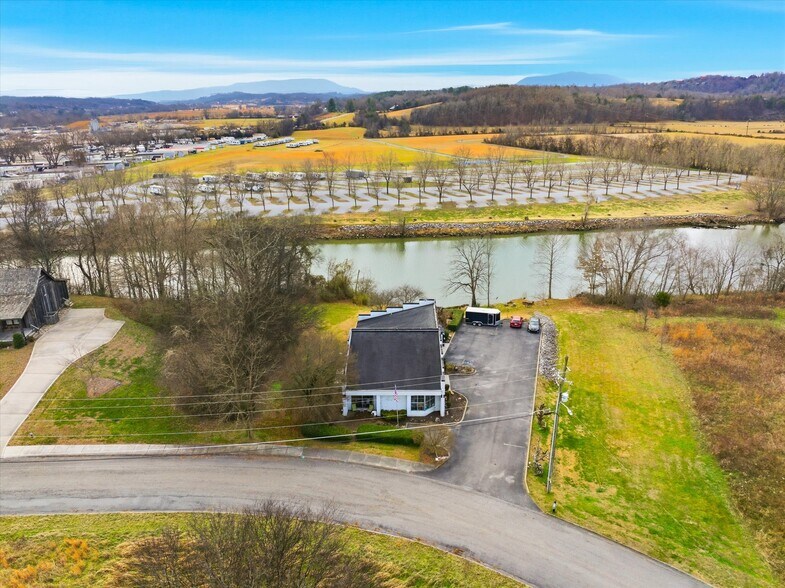 More Photos Of 2376 Business Center Cir, Sevierville Freestanding For Sale