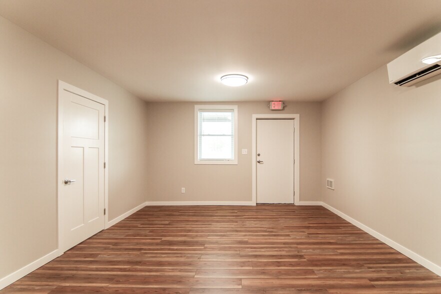 More Photos Of 409 Demoss Ave ave, Arcadia Light Distribution For Lease