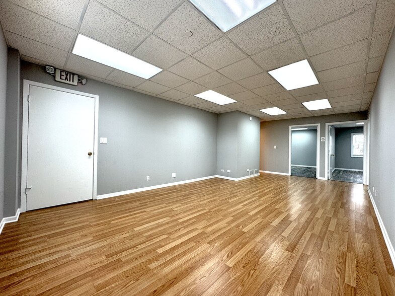 More Photos Of 9856 Derby Ln, Westchester Warehouse For Lease