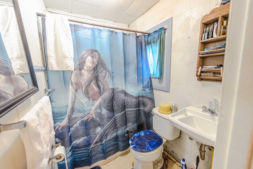 More Photos Of 562 Newmark St, Coos Bay Storefront For Sale