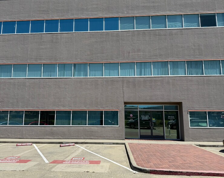 More Photos Of 1435-1475 Huntington Ave, South San Francisco Showroom For Sale