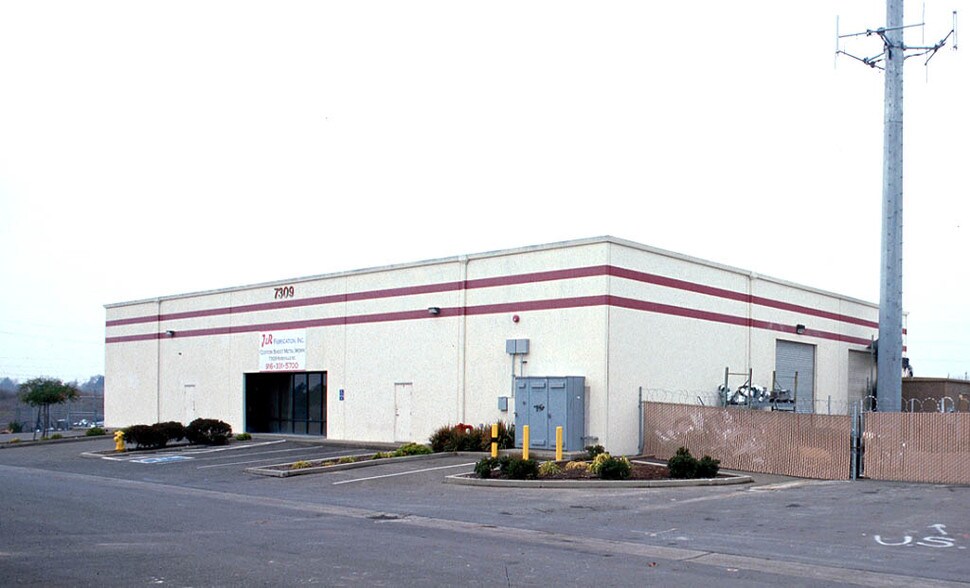 More Photos Of 7309 Roseville Rd, Sacramento Warehouse For Lease