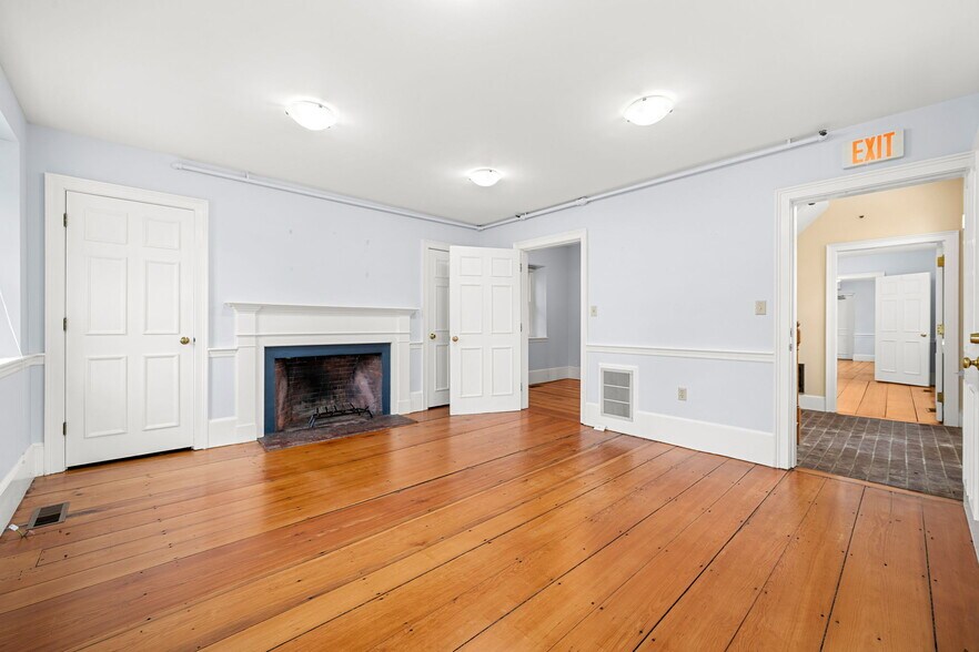 More Photos Of 160 Sylvan St, Danvers Office For Sale