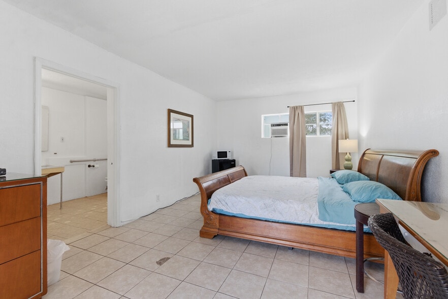 More Photos Of 320 N Federal Hwy, Lake Worth Hotel For Sale