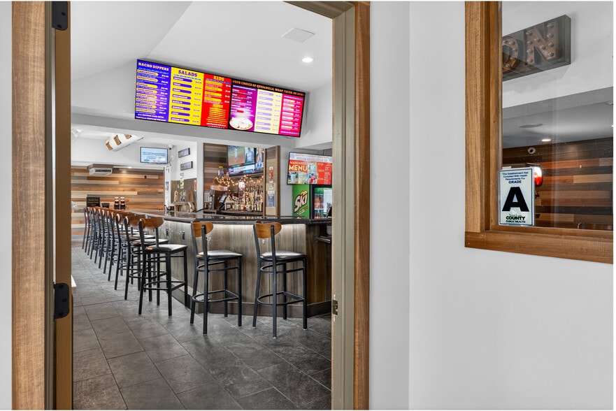 More Photos Of 8713 Gravois Rd, Saint Louis Restaurant For Sale