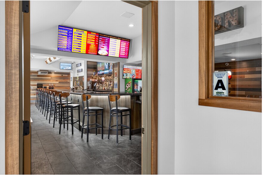 More Photos Of 8713 Gravois Rd, Saint Louis Restaurant For Lease