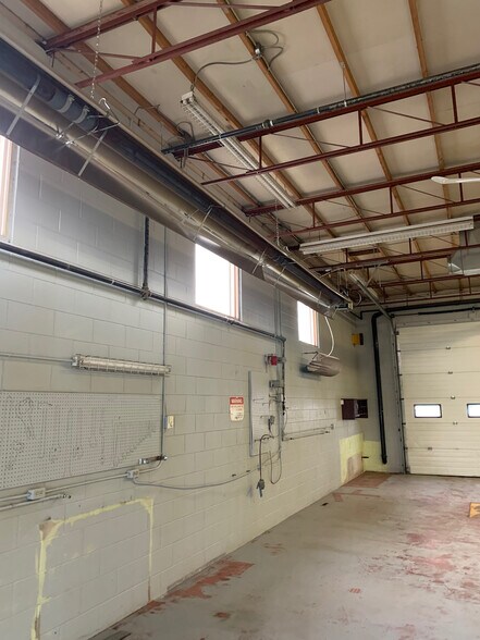 More Photos Of 4713 48th St, Sturgeon County Manufacturing For Sale