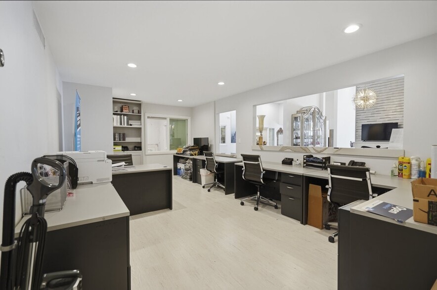 More Photos Of 565 N Tustin St, Orange Freestanding For Sale