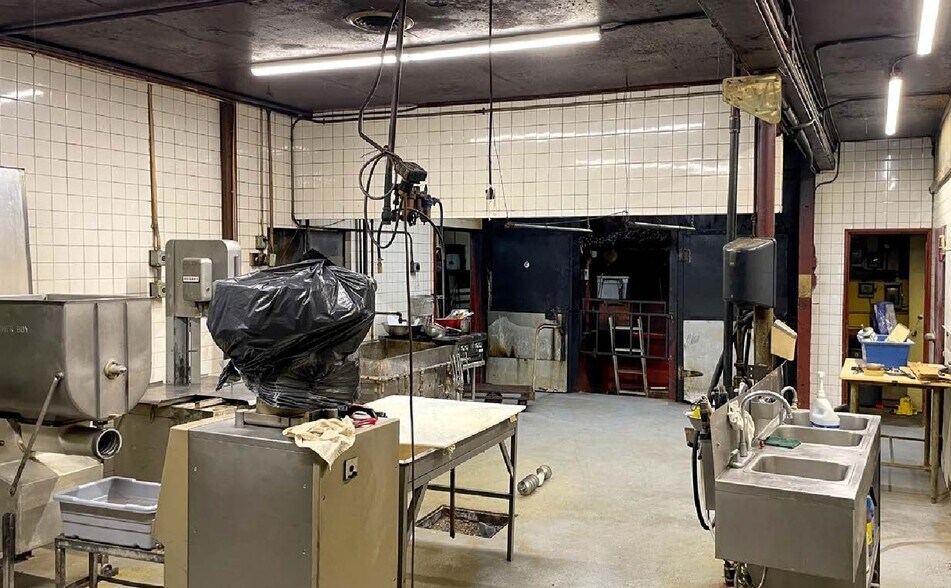 More Photos Of 18893 SE Mcloughlin Blvd, Portland Freestanding For Sale