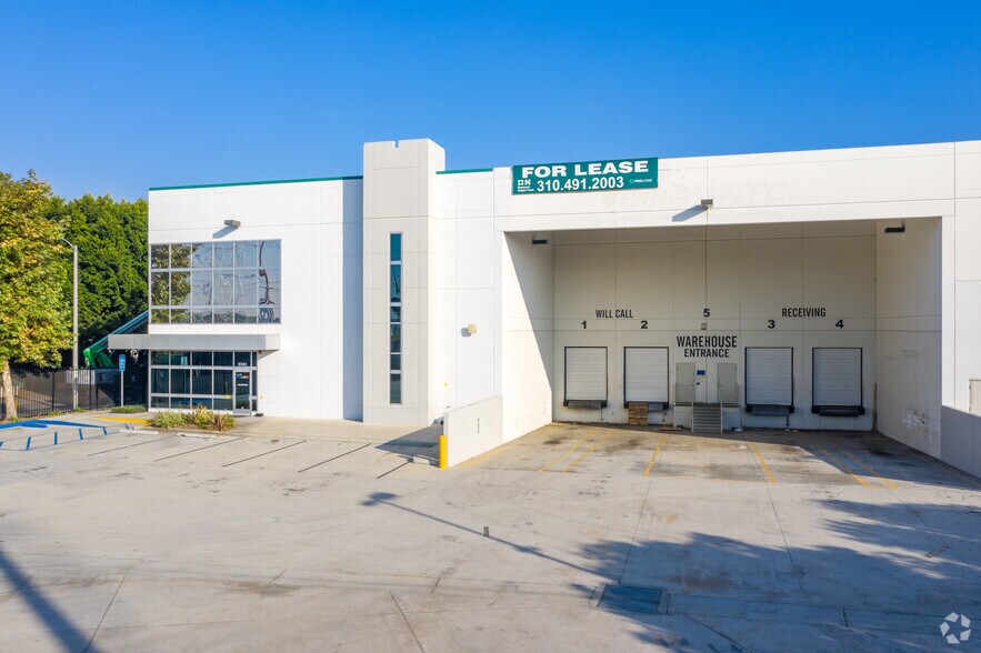 More Photos Of 5560-5564 E 61st St, Commerce Manufacturing For Lease