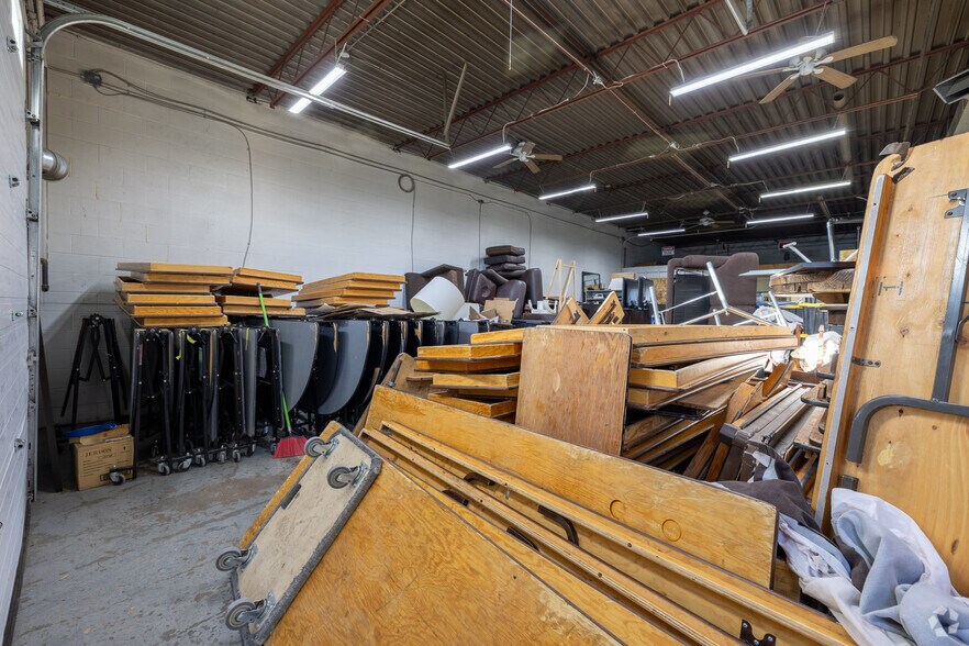 More Photos Of 1247 36th Ave NE, Calgary Warehouse For Lease