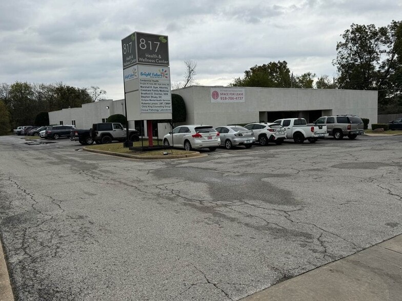 More Photos Of 817 S Elm Pl, Broken Arrow Medical For Lease