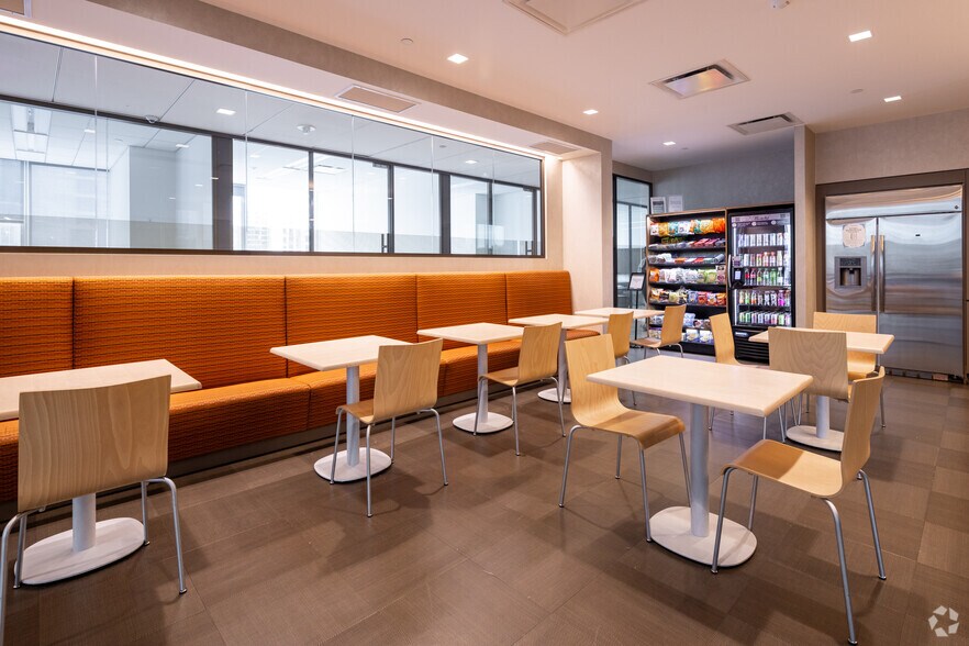 More Photos Of 4 World Trade Center, New York Office For Lease