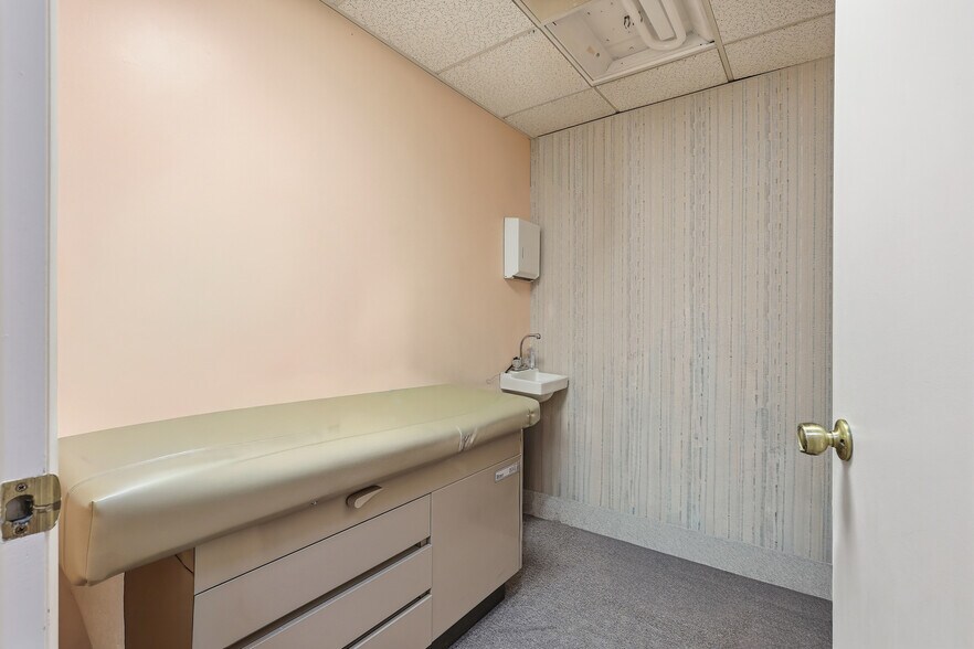 More Photos Of 381 N 9th Ave, Scranton Medical For Sale