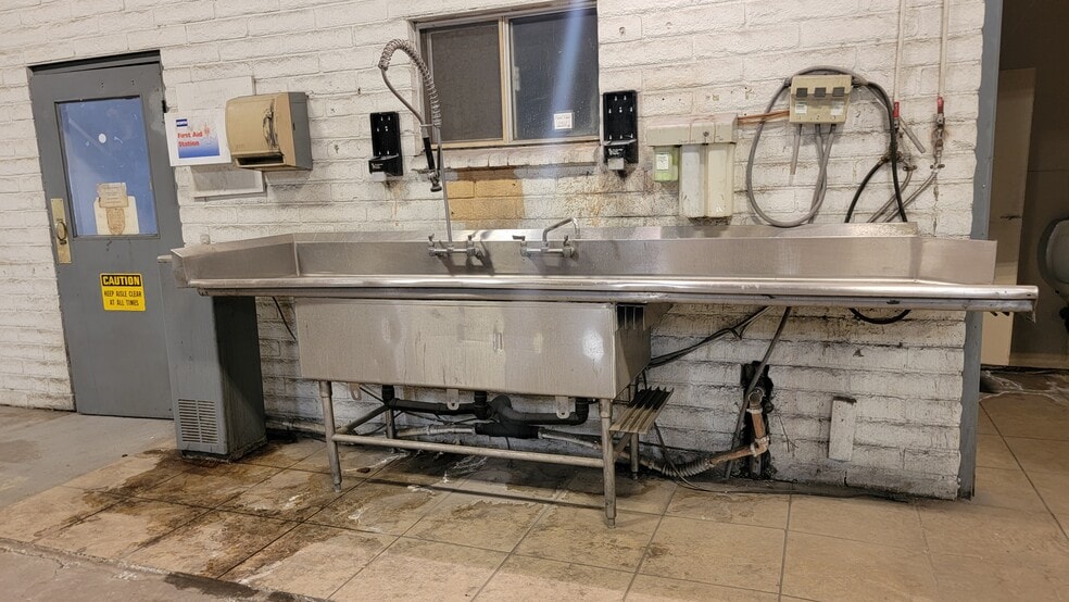 More Photos Of 5260 E Canada St, Tucson Manufacturing For Sale