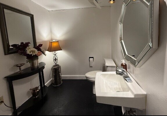 More Photos Of 102 N Main St, Galena Storefront Retail Office For Lease