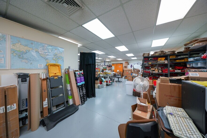 More Photos Of 1555-1557 SE Crystal Lake Dr, Corvallis Warehouse For Lease