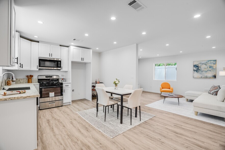 More Photos Of 7008 Encino Ave, Van Nuys Apartments For Sale