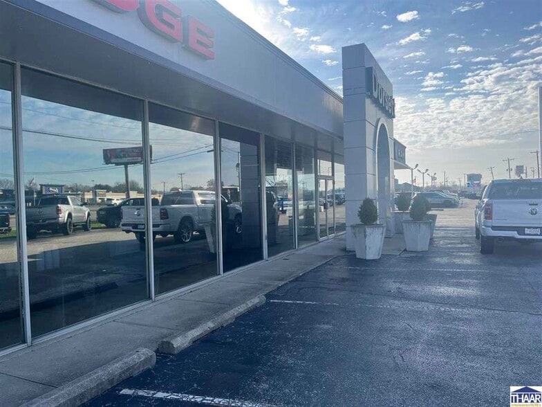 More Photos Of 4120 S US Highway 41, Terre Haute Auto Dealership For Sale