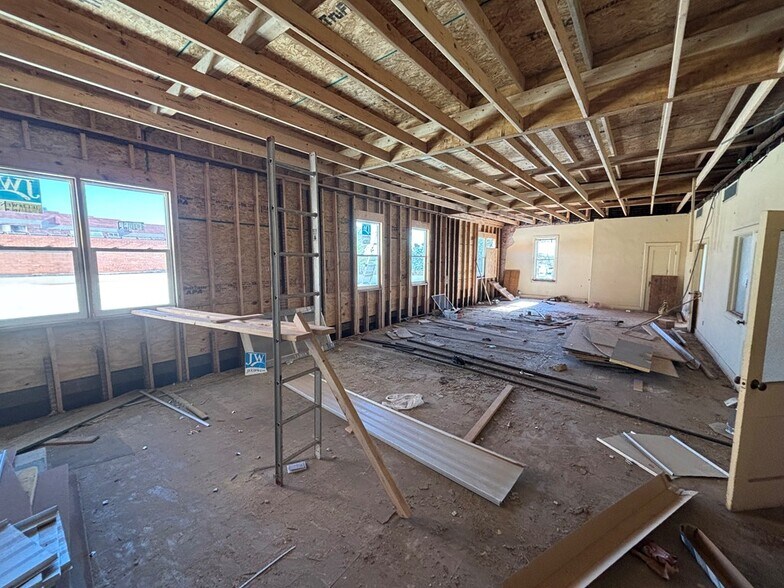 More Photos Of 122 Oak St, Sweetwater Storefront For Sale