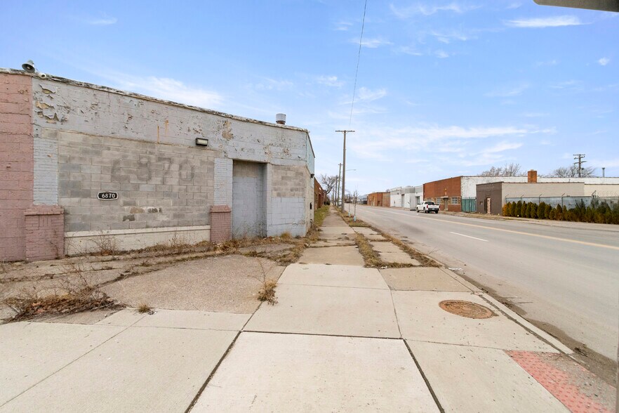 More Photos Of 6870 E Davison St, Hamtramck Industrial For Sale