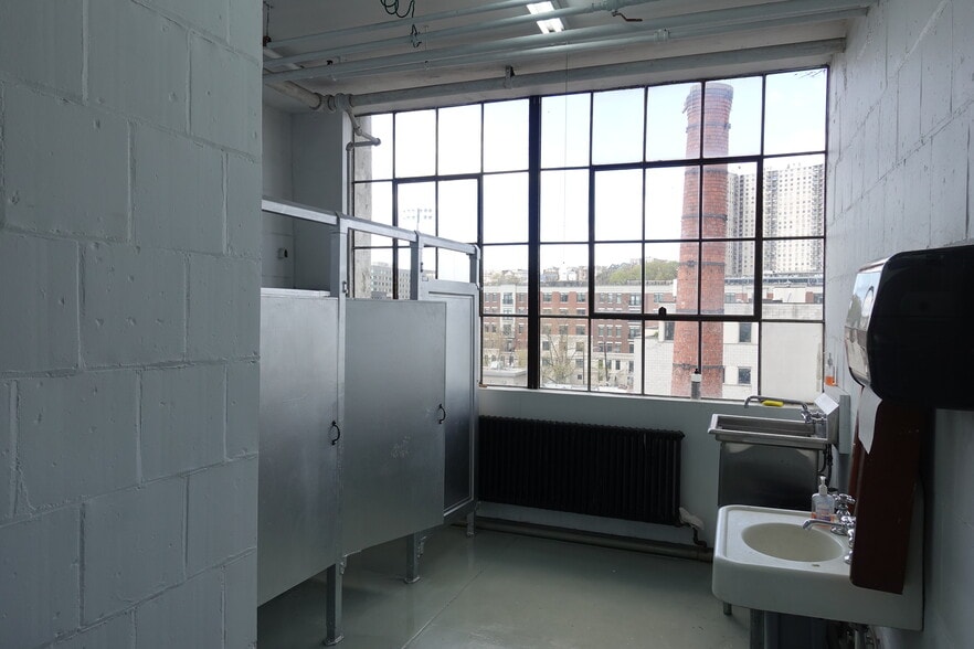 More Photos Of 1012-1022 Grand St, Hoboken Warehouse For Lease