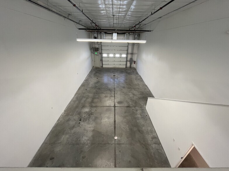 More Photos Of 9235 Eastman Park Dr, Windsor Light Manufacturing For Lease