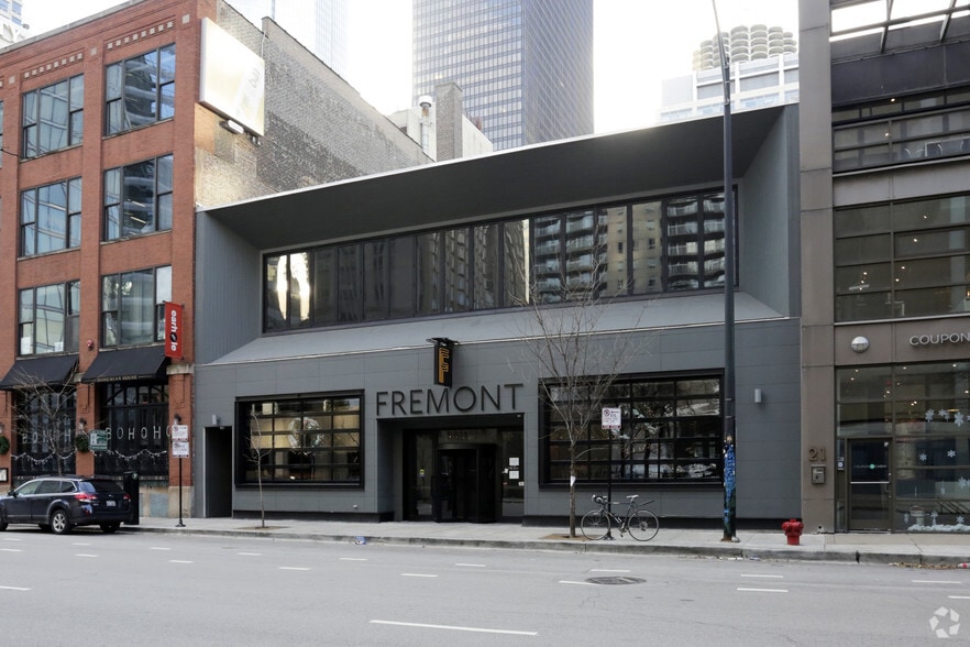 Primary Photo Of 15 W Illinois St, Chicago Storefront Retail Office For Lease