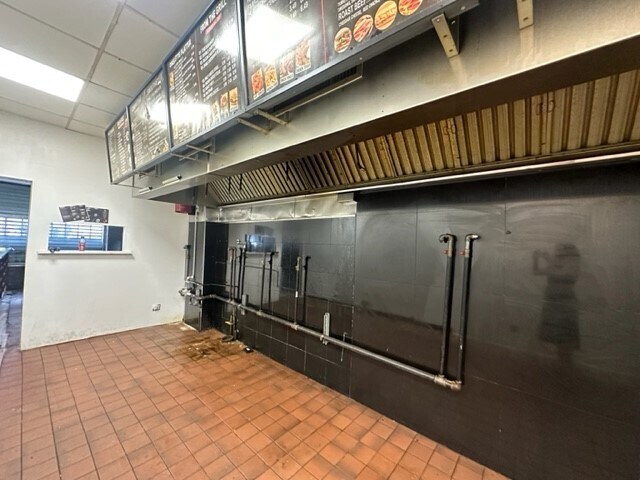 More Photos Of 10657 160th St, Jamaica Storefront For Lease