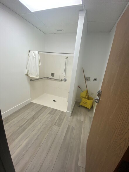 More Photos Of 23293 S Pointe Dr, Laguna Hills Medical For Lease