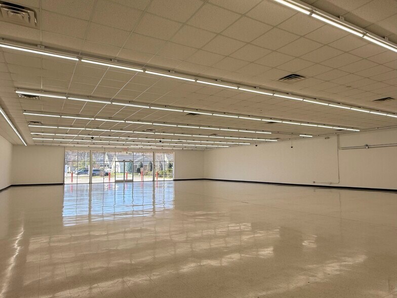 More Photos Of 3321 Triana Blvd SW, Huntsville Freestanding For Lease