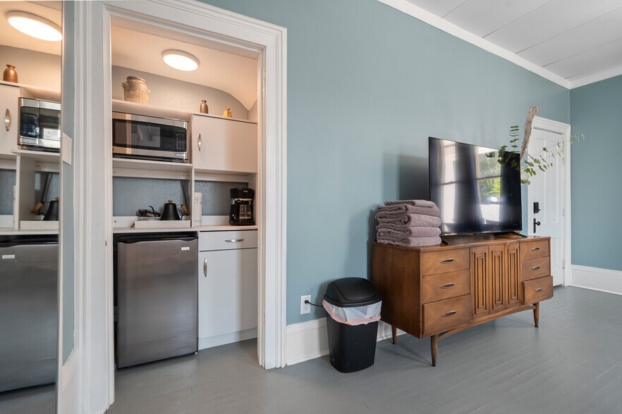 More Photos Of 741 Park Ave, Hot Springs Hotel For Sale