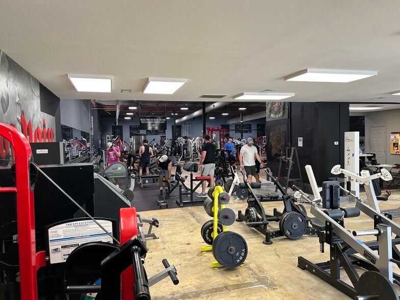 More Photos Of 251-253 Chesterfield Industrial Blvd, Chesterfield Warehouse For Sale