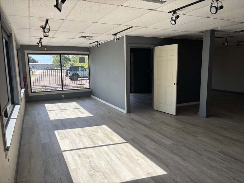 More Photos Of 2596 Nursery Rd, Clearwater Medical For Lease