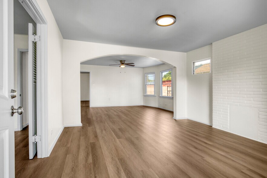More Photos Of 2947 West Blvd, Los Angeles Apartments For Sale