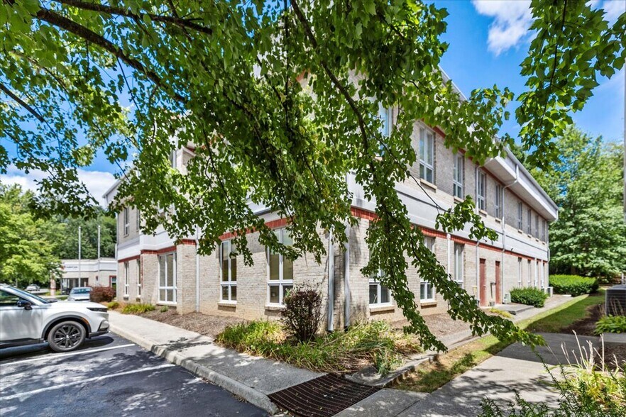 More Photos Of 810 University City Blvd, Blacksburg Office Residential For Sale