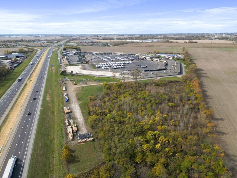 More Photos Of 1100 McArthur Rd, Jeffersonville Light Distribution For Lease