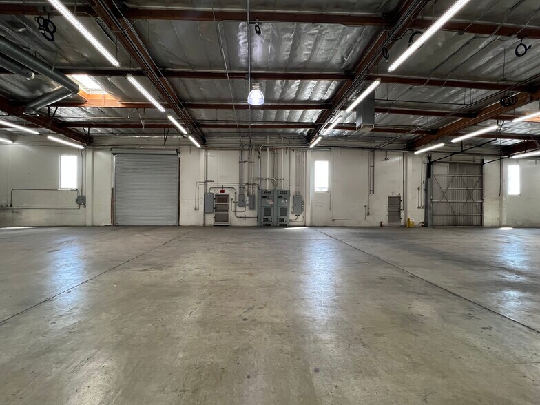 More Photos Of 9540 Cozycroft Ave, Chatsworth Manufacturing For Lease