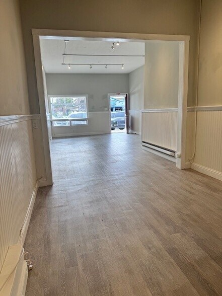 More Photos Of 156 N Ocean Ave, Cayucos Storefront For Lease