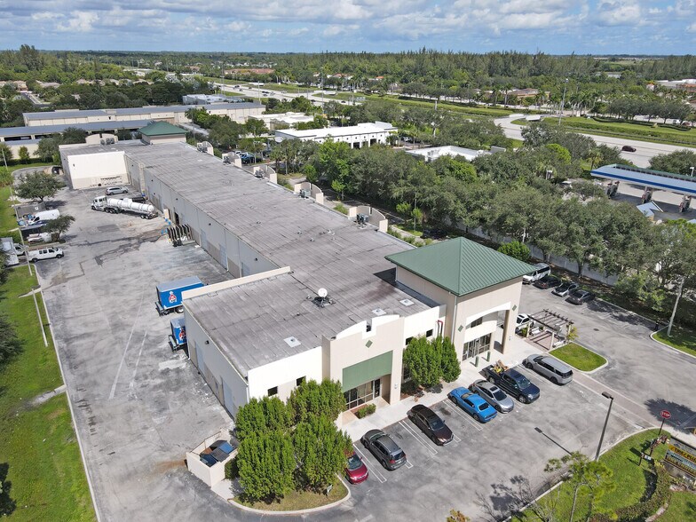 More Photos Of 10101 Lantana Rd, Wellington Showroom For Lease