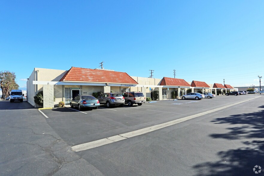 More Photos Of 3615-3633 W Warner Ave, Santa Ana Warehouse For Lease