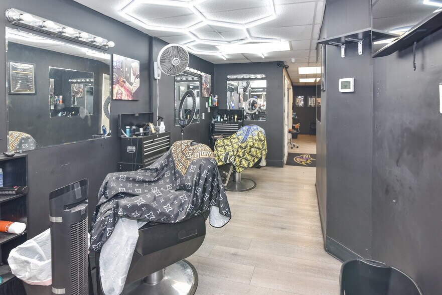 More Photos Of 5900 York Rd, Baltimore Storefront Retail Office For Sale
