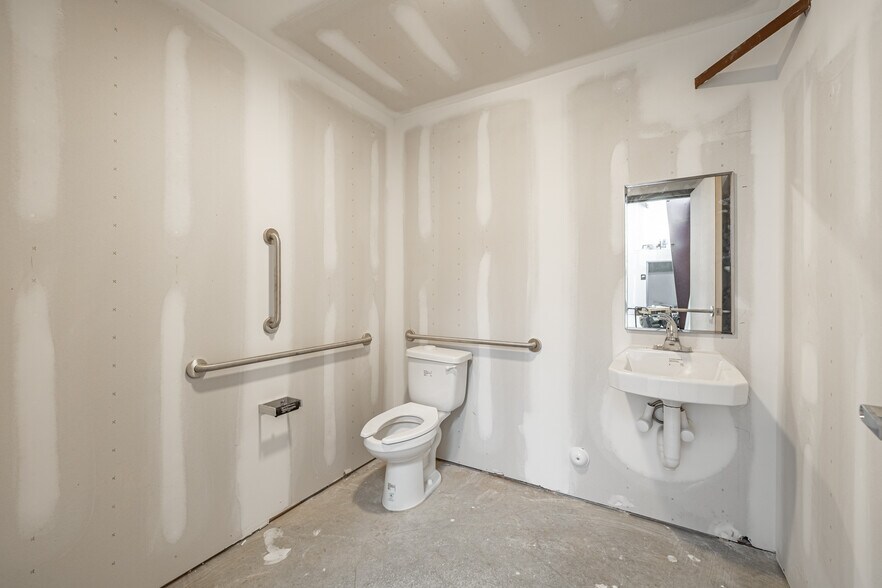 More Photos Of 8141 Pine Ridge Rd, Mechanicsville Light Distribution For Sale