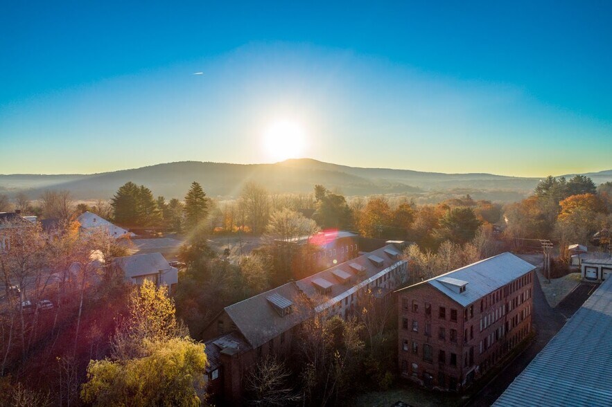 More Photos Of 42 Main St, Antrim Apartments For Lease