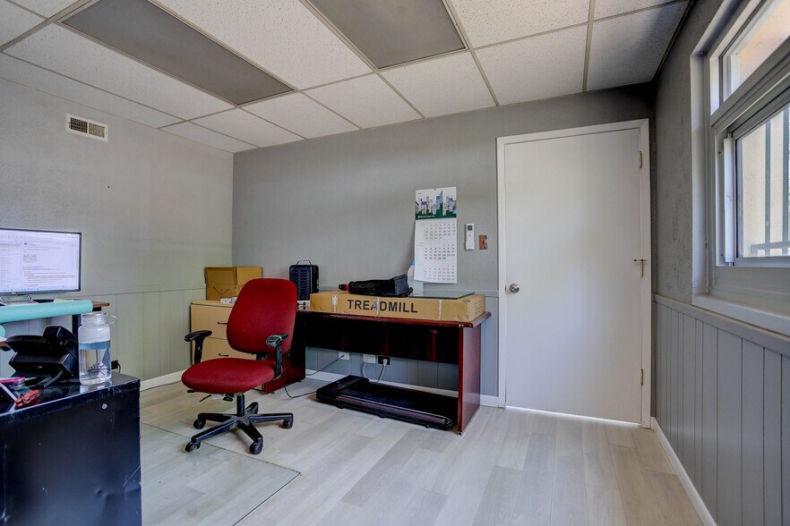 More Photos Of 5985 Lamar St, Arvada Warehouse For Lease