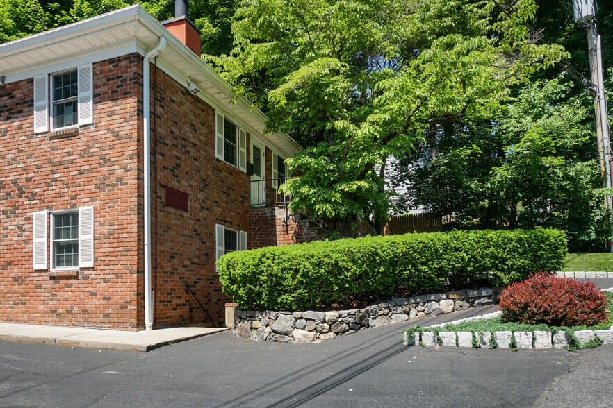 More Photos Of 160 N State Rd, Briarcliff Manor Village Medical For Lease