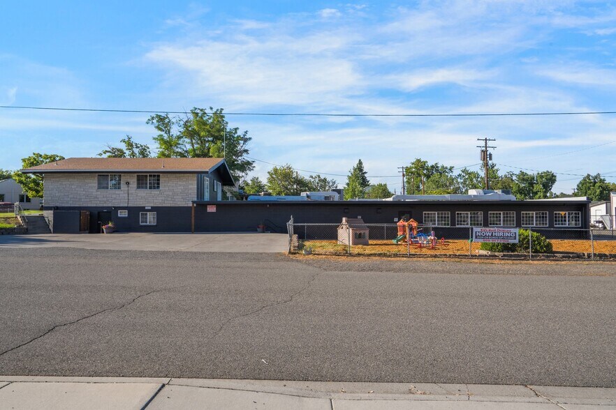 More Photos Of 814 Comstock St, Richland Daycare Center For Sale