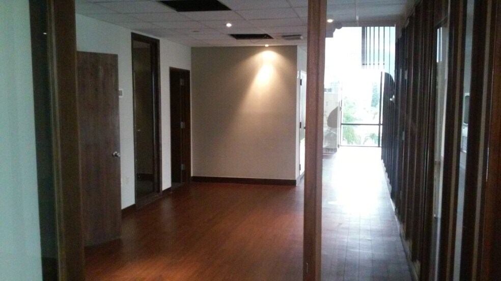 More Photos Of 930 Washington Ave, Miami Beach Office For Sale